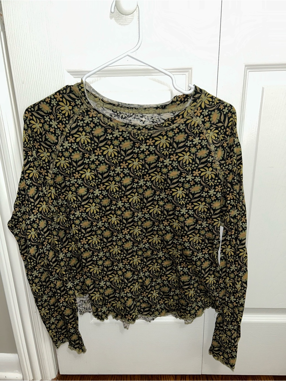 NATURAL LIFE Black and Gold Floral Long-Sleeve Tee